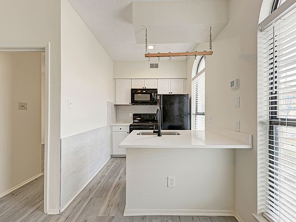 4th image of 2714 Nueces St APT 108
