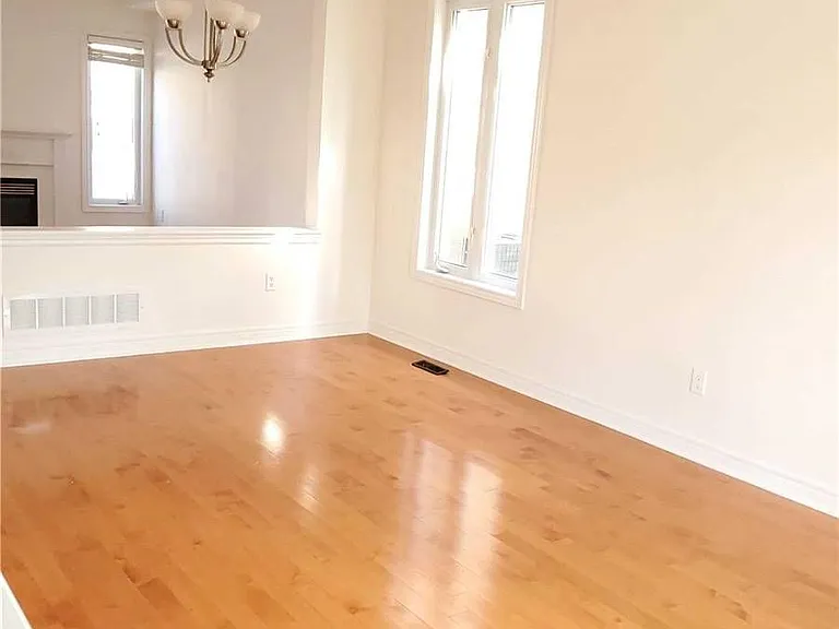 267 Hammersly Blvd — Photo 3