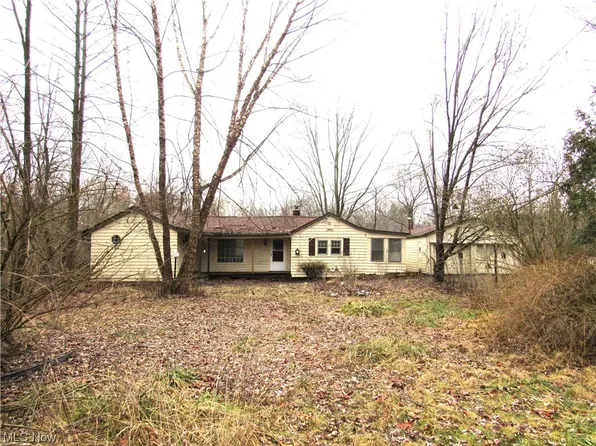 701 Portage Lakes Dr, Akron, OH 44319