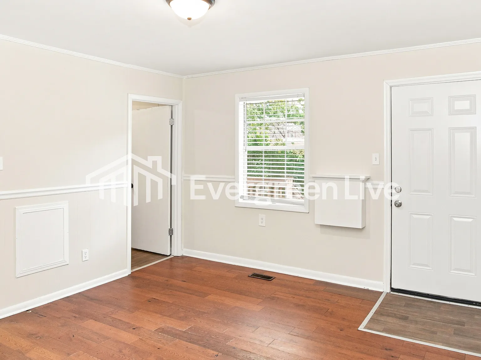 3 bed, 2.0 bath, 1229 sqft, $1,245 — Photo 3