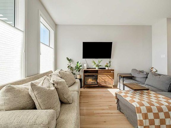 3rd image of 4531 Fairmont Gate S