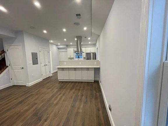 3rd image of 163 Laidlaw Ave #1F