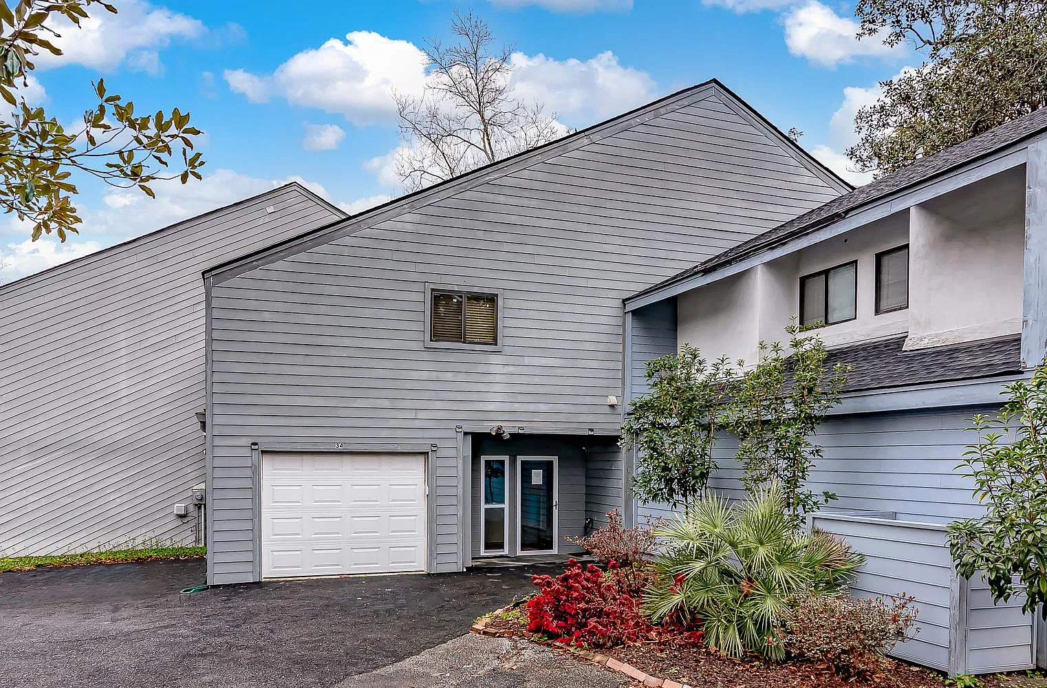 4 bed, 2009 sqft, $2,400 — Photo 2