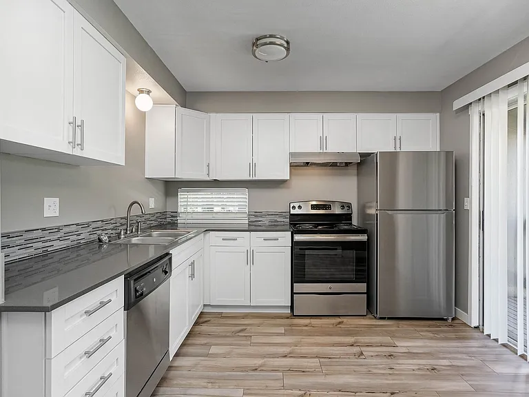 249-Nola Place Apartments — Photo 40