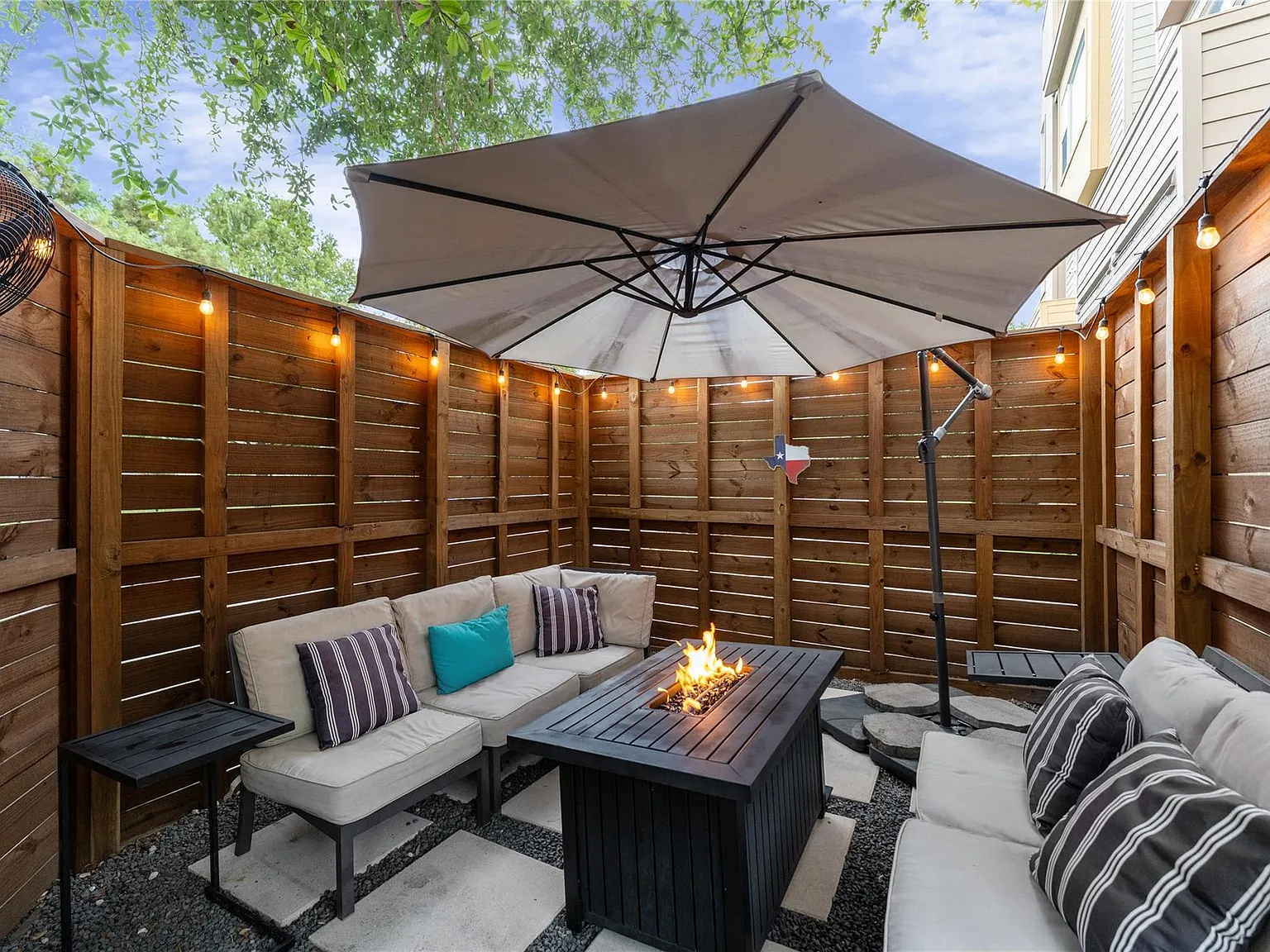 3 bed, 3.5 bath, 2040 sqft, $3,400 — Photo 4