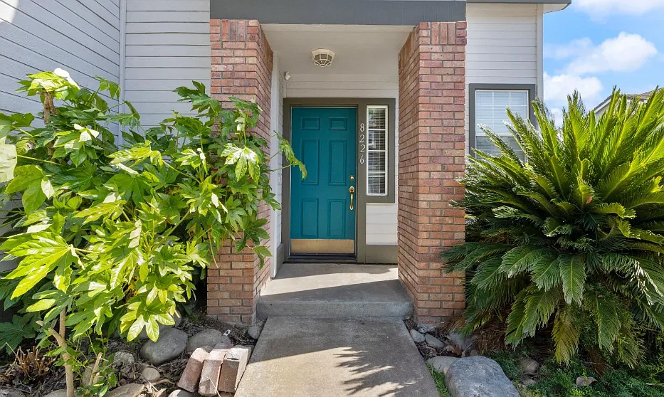 2 bed, 1189 sqft, $2,300 — Photo 2