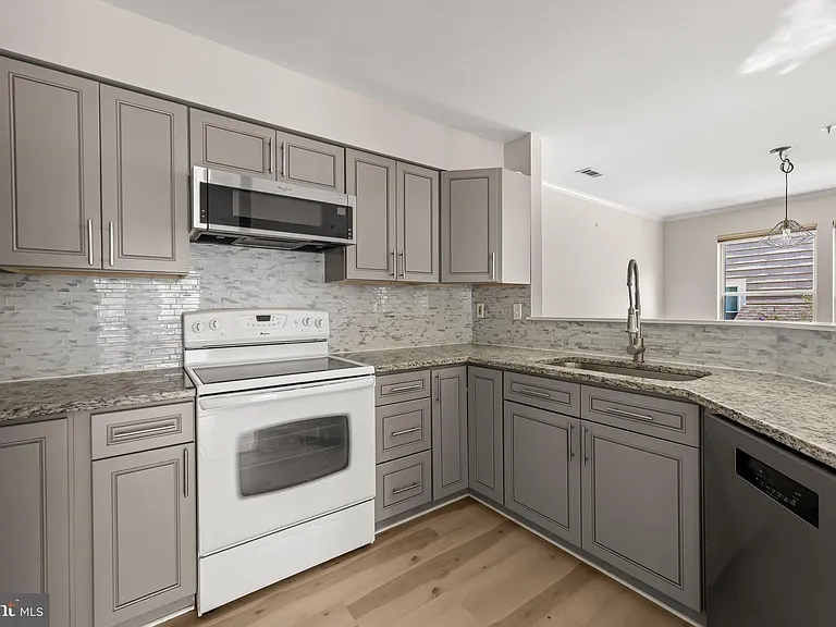 7648 Stony Creek Ln — Photo 2