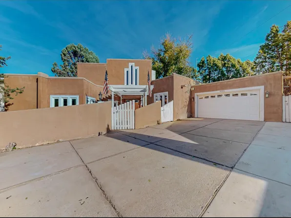 8223 Pickard Ave NE, Albuquerque, NM 87110