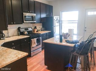 1523 W Irving Park Rd, Chicago, IL 60613