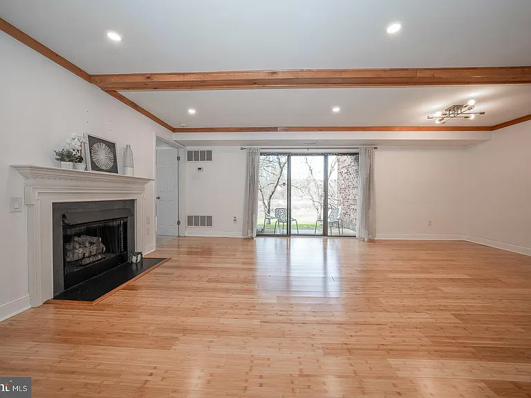 504 Mountainview Dr — Photo 9