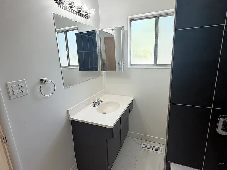 2622 S Green St — Photo 11
