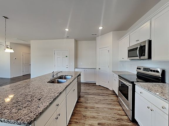 5th image of 1038 Cloverdale Ct