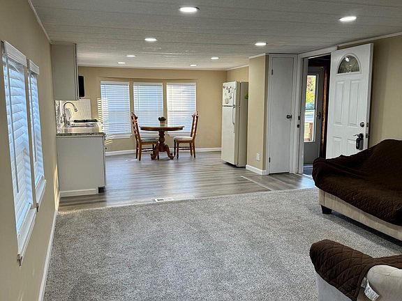 5th image of 28385 Chippewa Ave Unit 6202