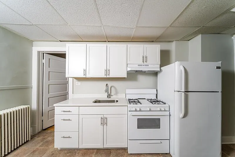 2 bed, 1.0 bath, 720 sqft, $1,325 — Photo 2