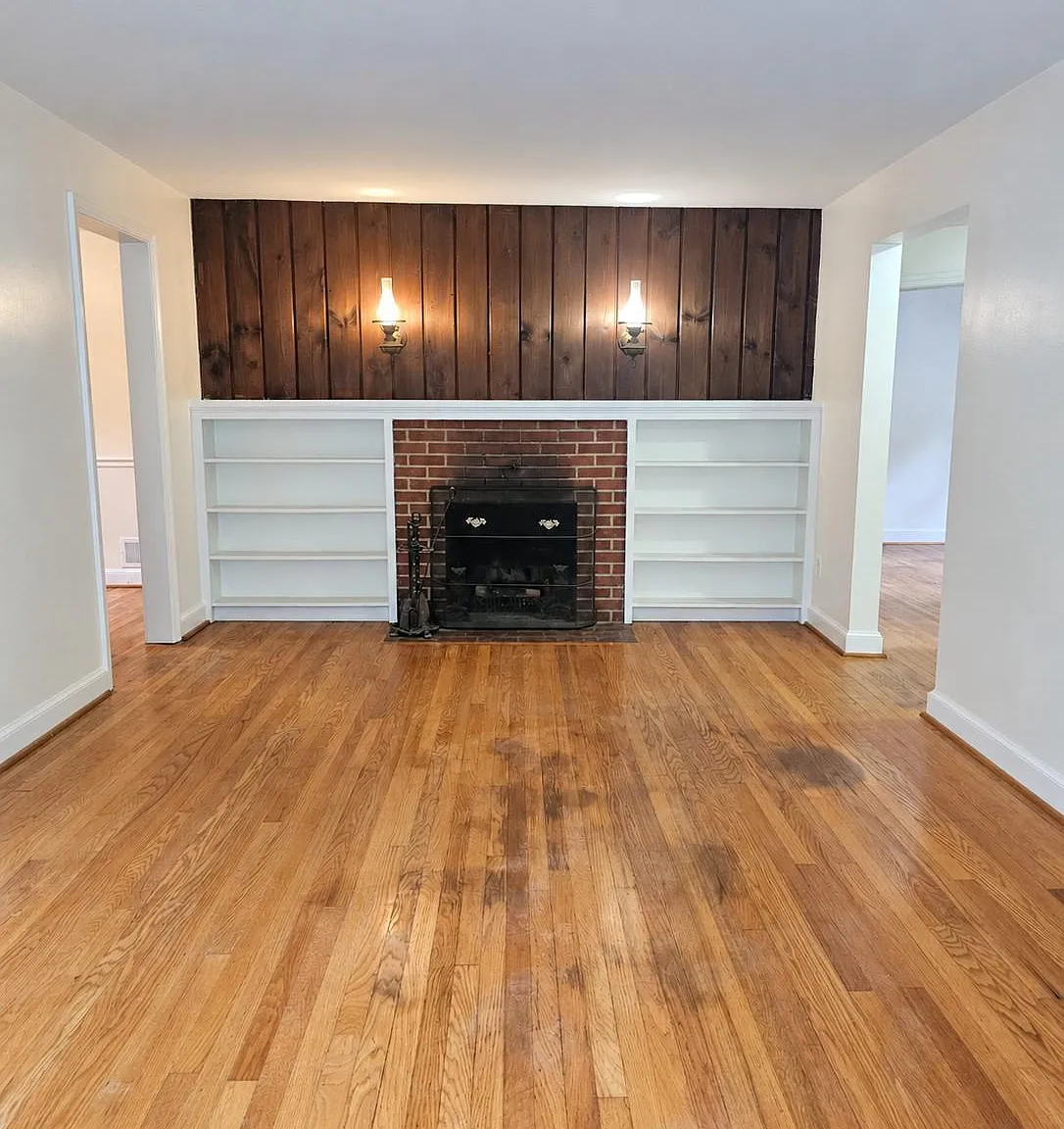 3 bed, 1.0 bath, 972 sqft, $2,900 — Photo 2