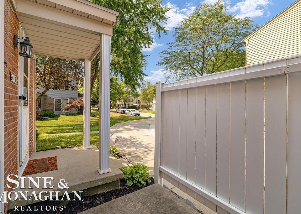 24151 Meadow Bridge Dr, photo 30
