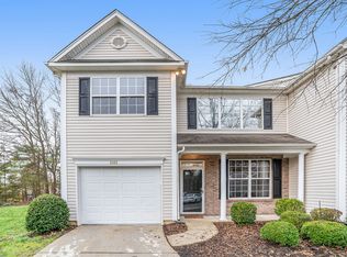 2142 Winthrop Chase Dr, Charlotte, NC 28212