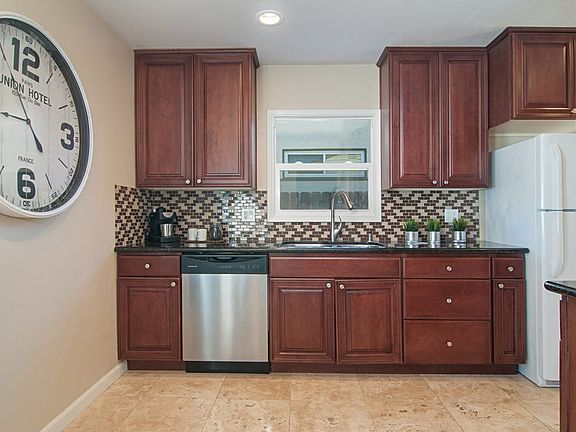 2nd image of 5657 Barclay Ave