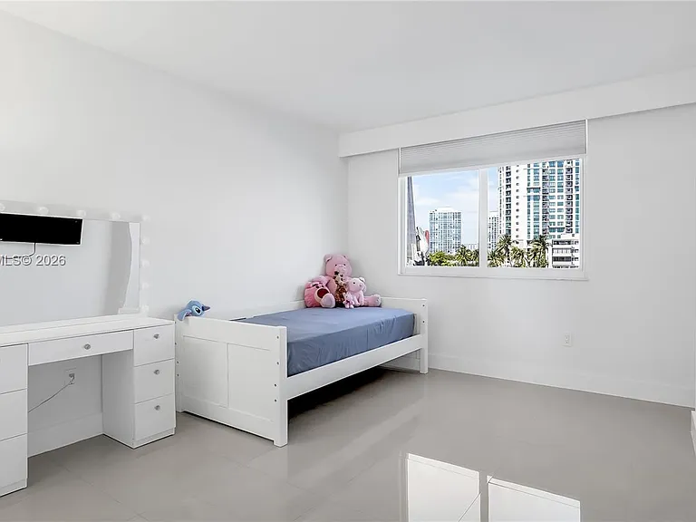 300 Bayview Dr #307 — Photo 28
