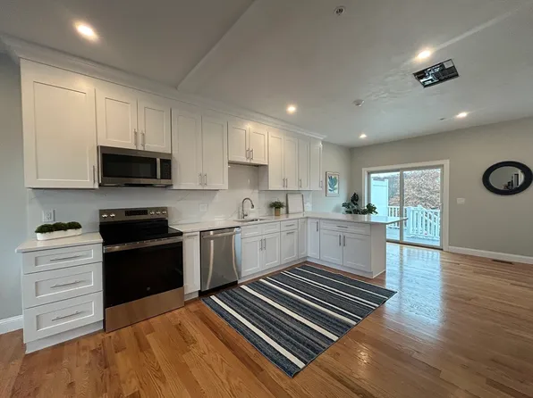 10 Windsor St #A, Worcester, MA 01605