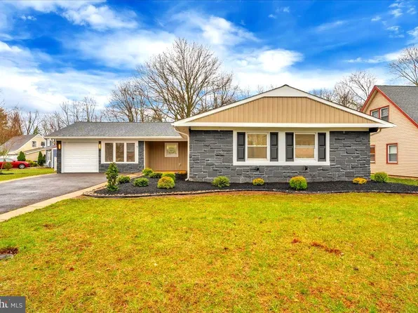 1 Hawley Pl, Willingboro, NJ 08046