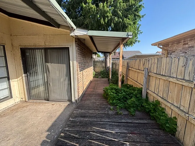2517 Limestone Dr — Photo 15