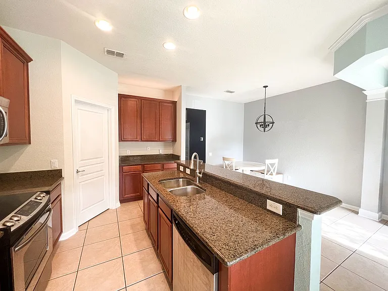 7722 Fairgrove Ave — Photo 2