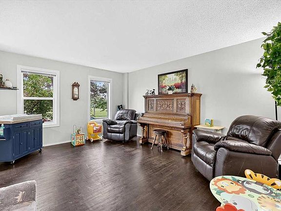 4th image of 39 N Bridlewood Ave SW