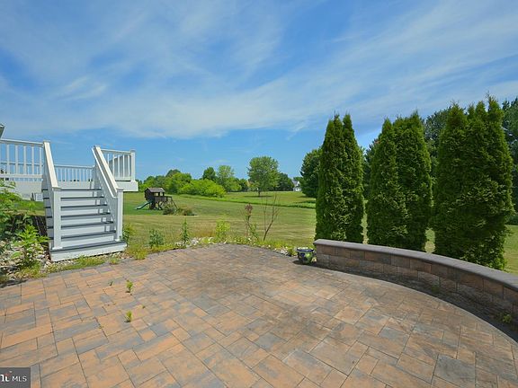 4th image of 610 Spring Hollow Dr