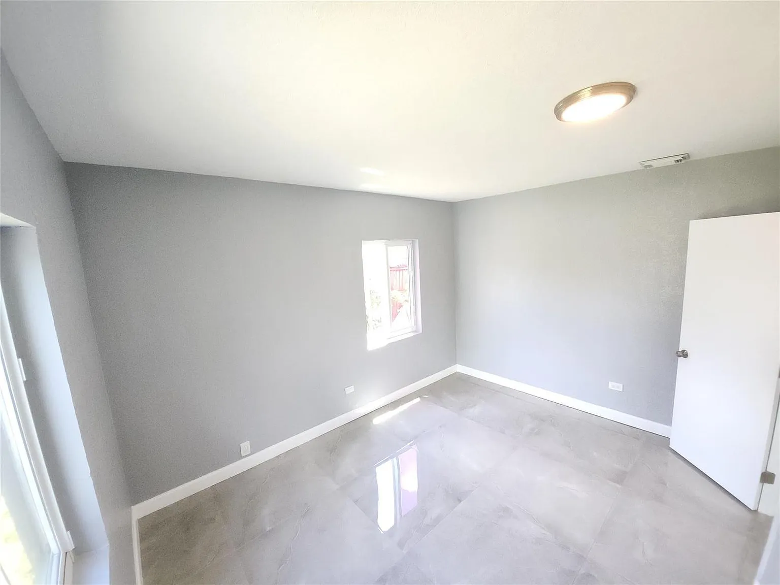 3 bed, 2.0 bath, 1128 sqft, $3,600 — Photo 2