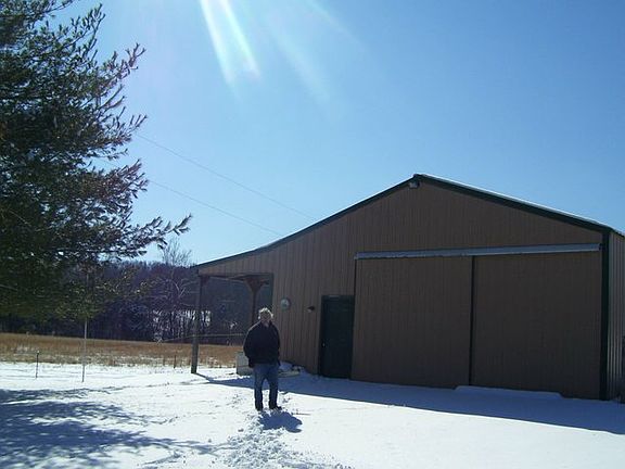 Barn w/ water & electric
