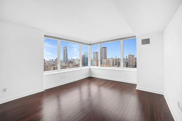 Rented by Nest Seekers International | media 38