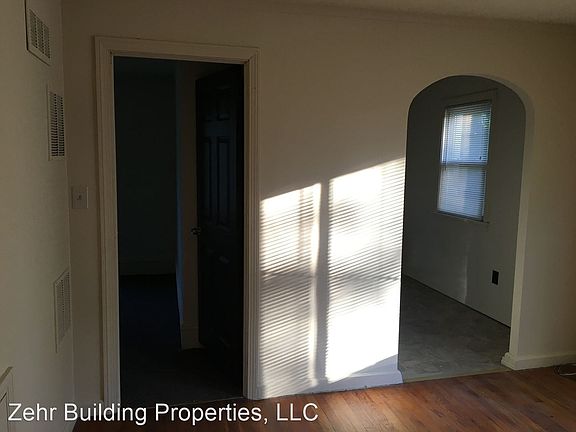 4th image of 884 Grove St APT 4