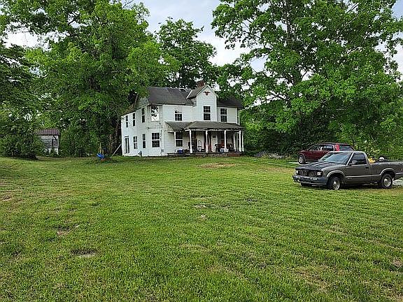 3rd image of 703 Blair Rd