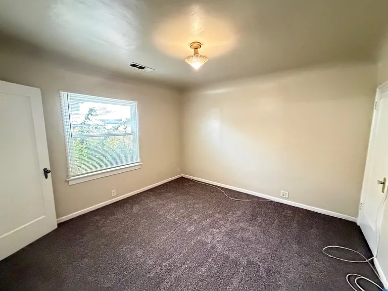 1055 W 22nd St — Photo 10