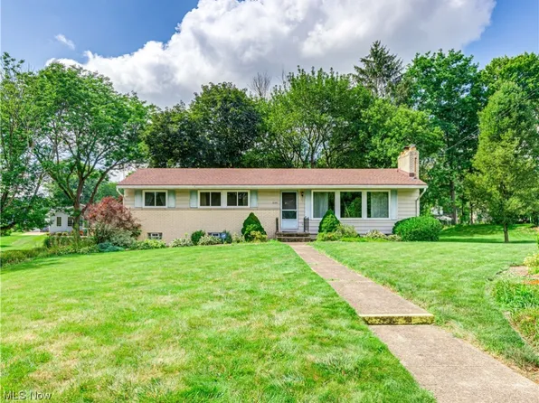 3144 Coy Dr, Akron, OH 44333