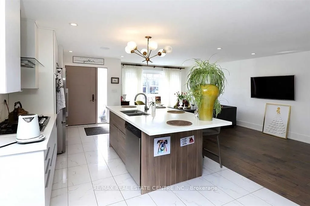 3 bed, $2,950 — Photo 4