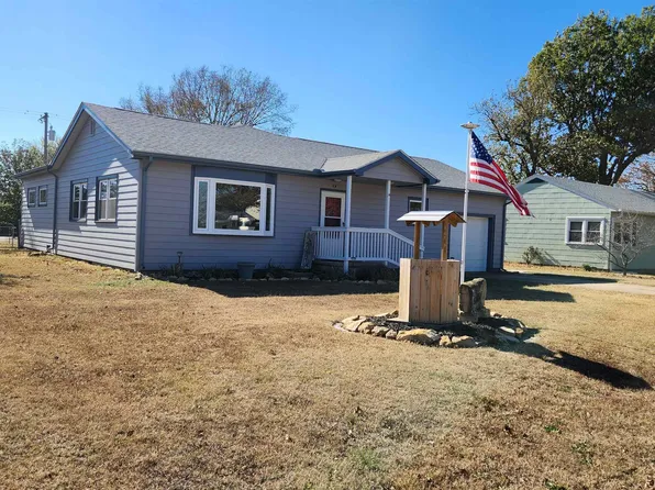 643 E Adams St, Howard, KS 67349