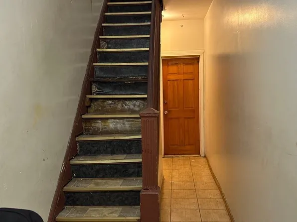 393 Montauk Avenue image 3 of 7