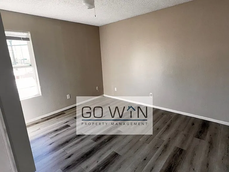 755 W 1st Ave — Photo 8