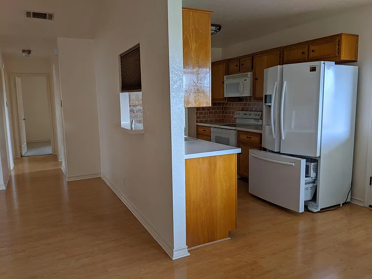 1301 Stratford Dr — Photo 11