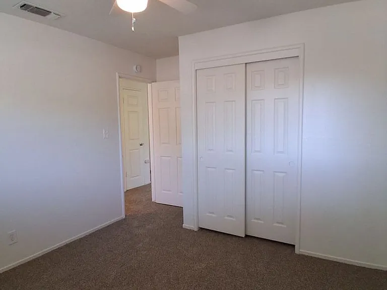 1419 N Winery Ave — Photo 14