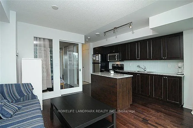 215 Fort York Blvd — Photo 2