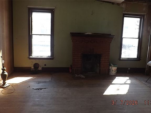 4th image of 14379 Maple St