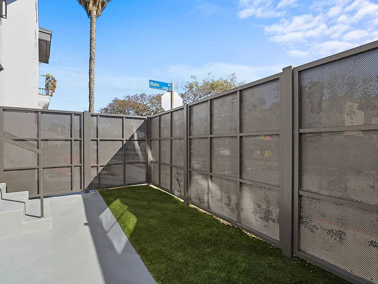 8777 Cadillac Avenue Apartments — Photo 30