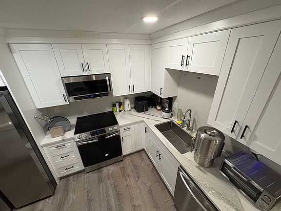 2nd image of 5517 Kiwanis Pl NE