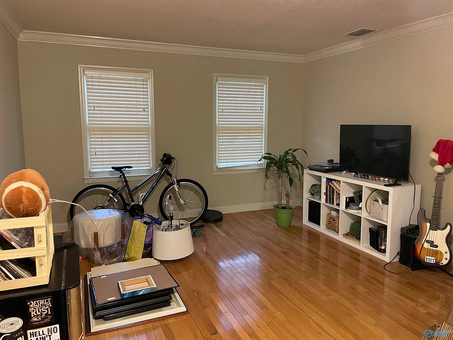 1 bed, 1.0 bath, 900 sqft, $949 — Photo 2