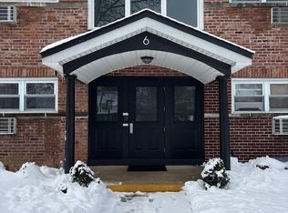 6 Ivy #3 B, Farmingdale, NY 11735