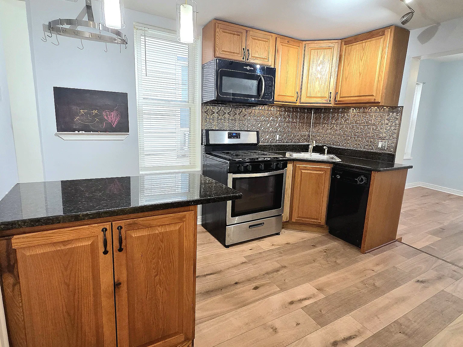 2 bed, 1000 sqft, $2,495 — Photo 4