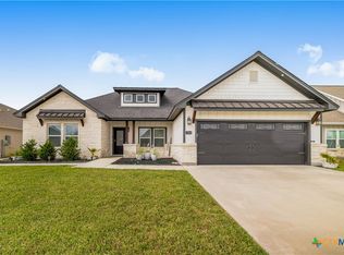 504 Town Hall Ln, Victoria, TX 77901